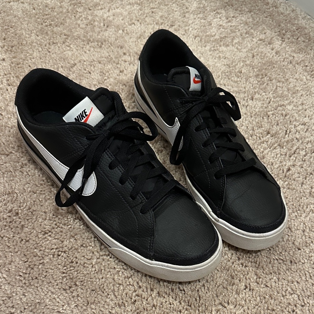 Nike Men's Black and White Sneakers